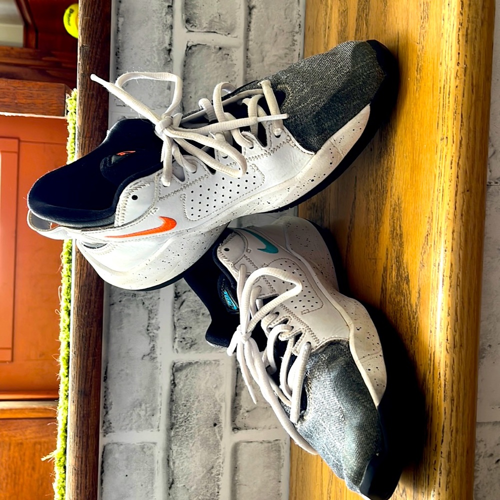 Nike Freak Charles + Veronica boys sneakers size 7